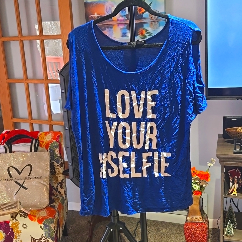 Women Blue Open Shoulder Top.  🦋  PRE LOVED 💙   Size 14/16